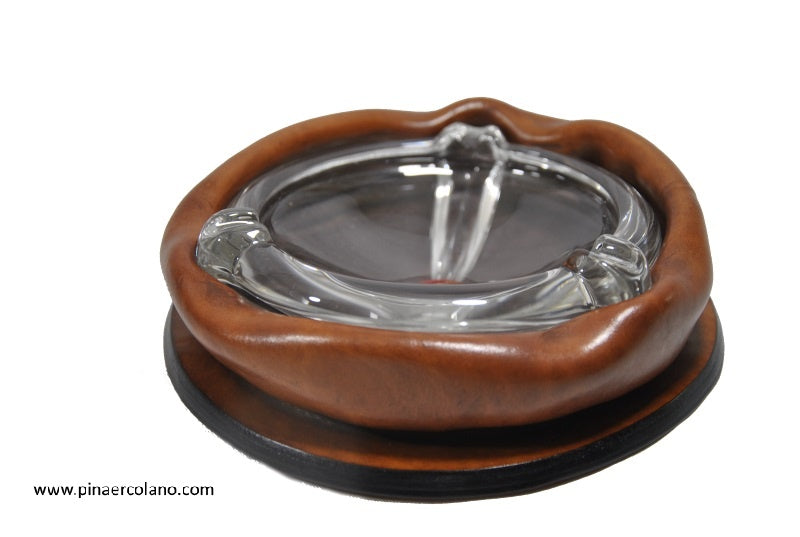 Posacenere rotondo medio di cistallo con base supporto in cuoio massello ondulato