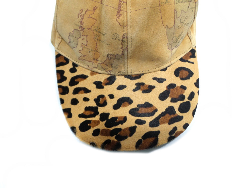 Cappello con visiera scamosciato e cavallino - Alviero Martini Prima Classe