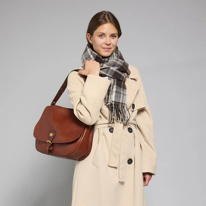 Borsa a spalla in pelle grande con patta frontale - Isadora - The Bridge