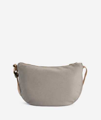 Tracolla a mezzaluna grande in nylon riciclato - Stormy Nylon - Alviero Martini Prima Classe