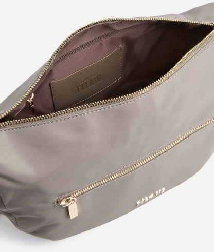 Tracolla a mezzaluna grande in nylon riciclato - Stormy Nylon - Alviero Martini Prima Classe