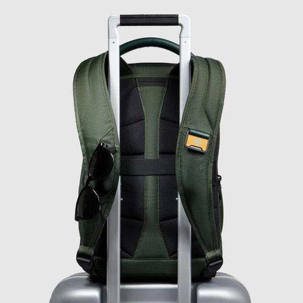 Zaino da viaggio per pc e iPad® in tessuto riciclato Verde - Pq Earth - Piquadro